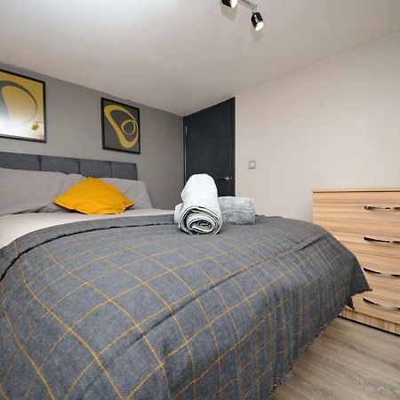 Stone'S Throw City Centre - Tv In Every Bedroom! Swansea Luaran gambar