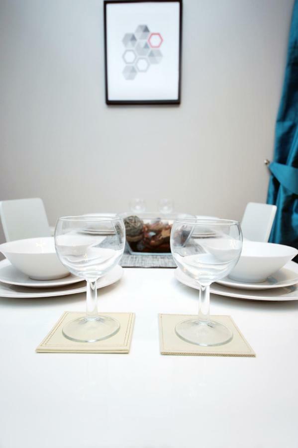 Stone'S Throw City Centre - Tv In Every Bedroom! Swansea Luaran gambar
